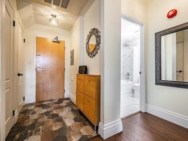 329 - 500 Richmond St W