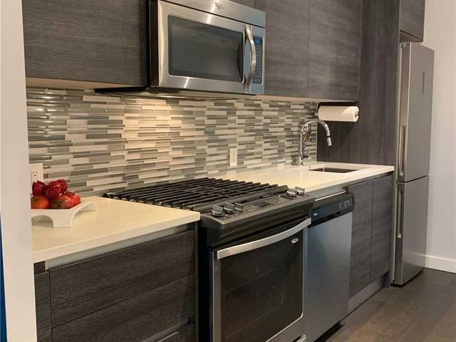 418 - 111 Bathurst St