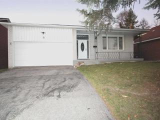 8 Chalet Rd