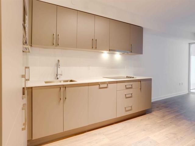 431E - 576 Front St W