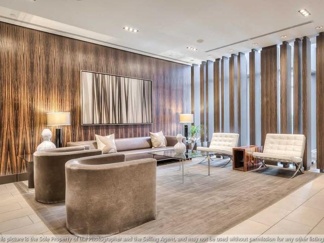 2505 - 33 Lombard St