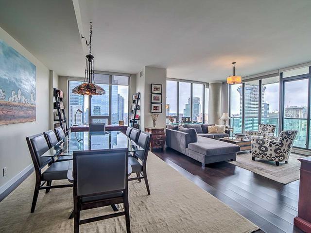 4002 - 33 Lombard St