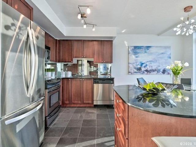 PH14 - 230 King St E