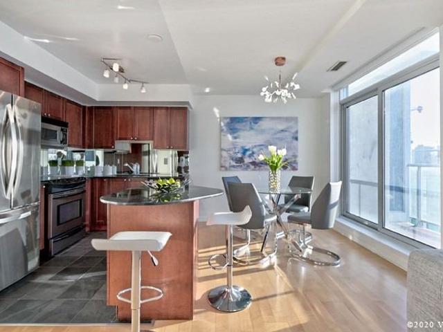 PH14 - 230 King St E