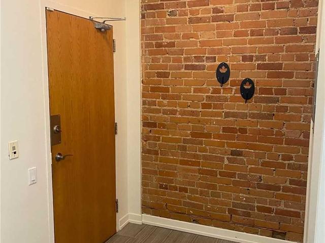 303 - 2 Gloucester St