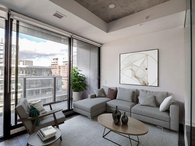 1019 - 629 King St W