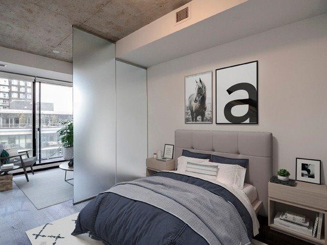 1019 - 629 King St W