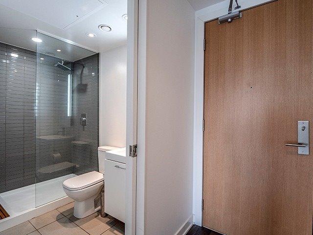 1019 - 629 King St W