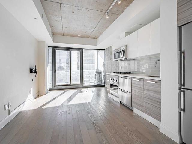 1606 - 224 King St W