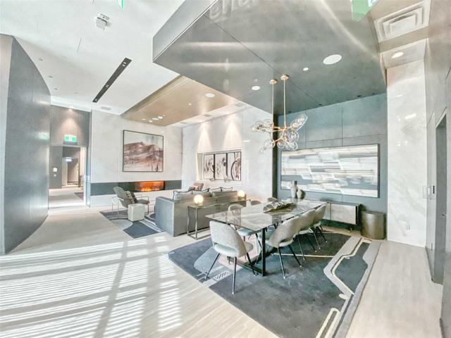 213 - 1 Edgewater Dr