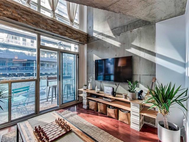 226 - 1029 King St W