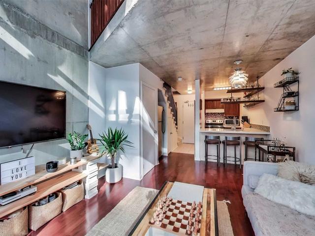 226 - 1029 King St W