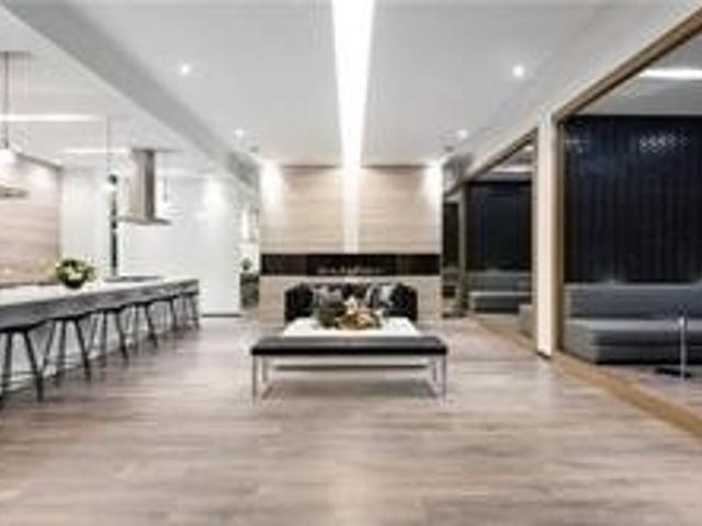 1044 - 1030 King St W