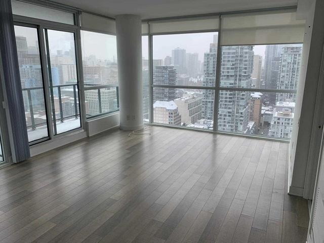 2805 - 290 Adelaide St W