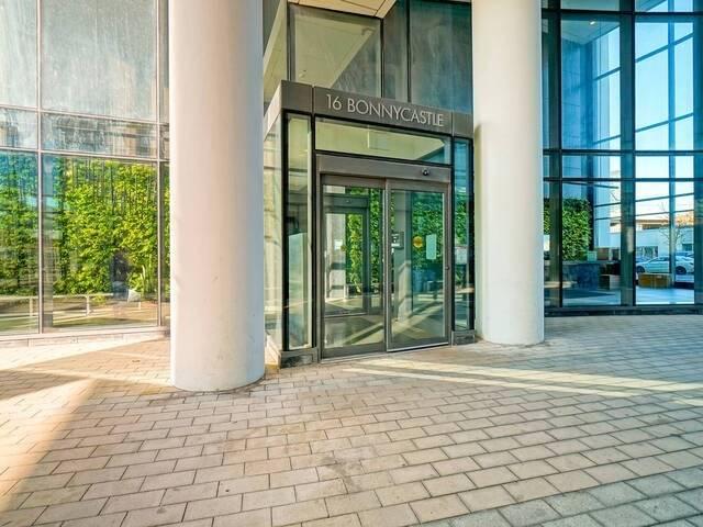 1806 - 16 Bonnycastle St