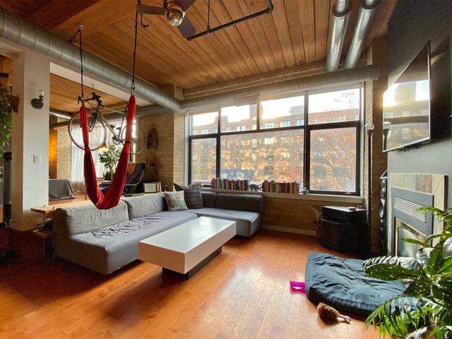 204 - 436 Wellington St W