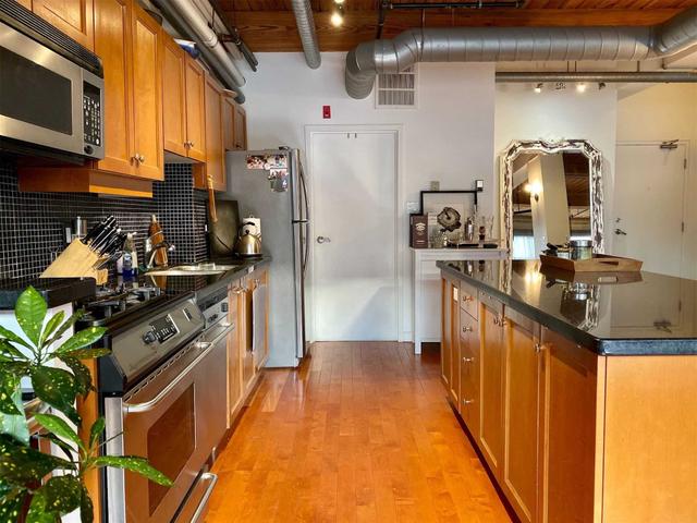 204 - 436 Wellington St W