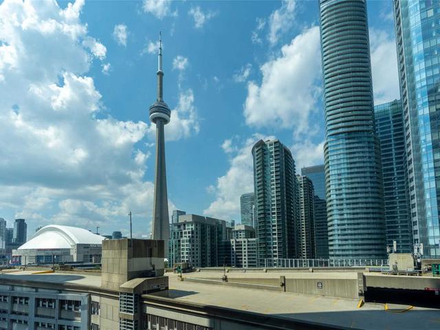 901 - 208 Queens Quay W