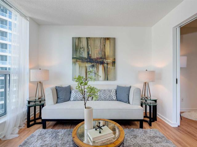 901 - 208 Queens Quay W