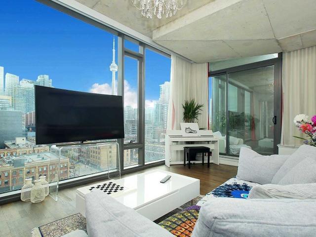 #1010 - 560 King St W