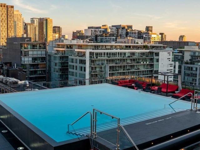 #1010 - 560 King St W