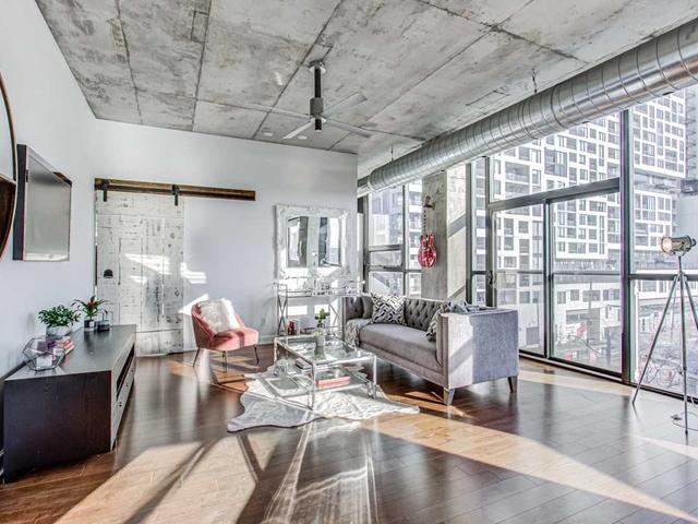 412 - 60 Bathurst St