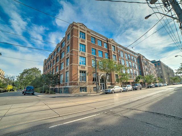 416 - 955 Queen St W