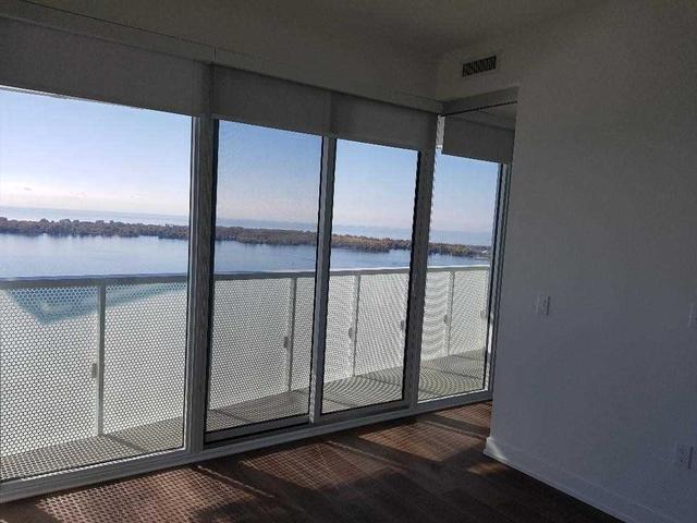 2802 - 15 Queens Quay E