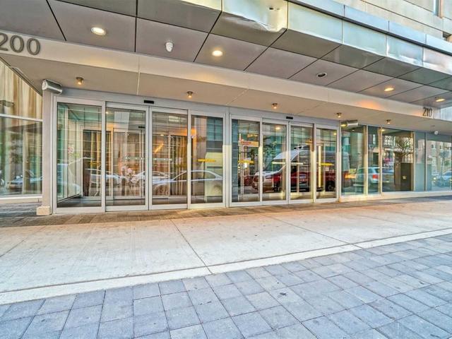 1606 - 200 Victoria St