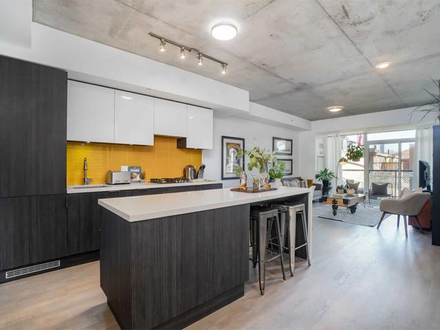 211 - 109 Ossington Ave