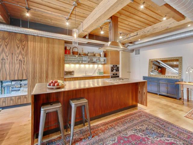 303 - 436 Wellington St W