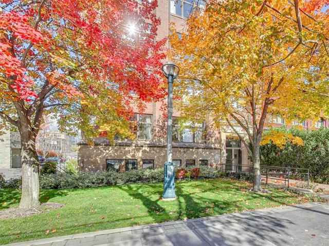 303 - 436 Wellington St W