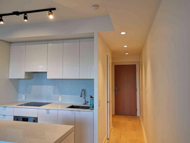 1812 - 7 Grenville St W