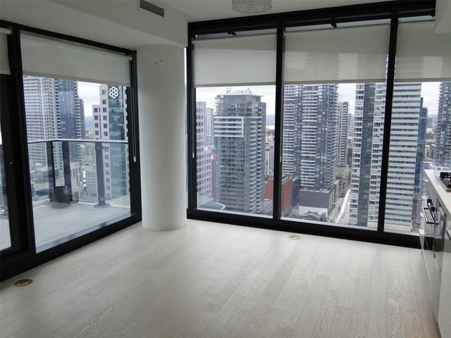 3006 - 224 King St W