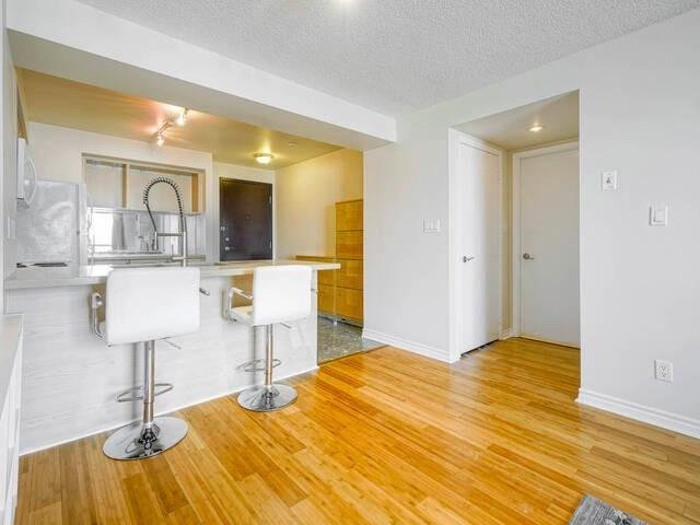 1106 - 410 Queens Quay W