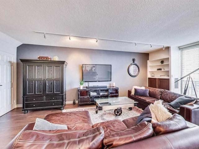 1032 - 33 Harbour Sq