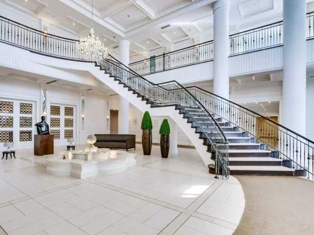 1103 - 15 Greenview Ave