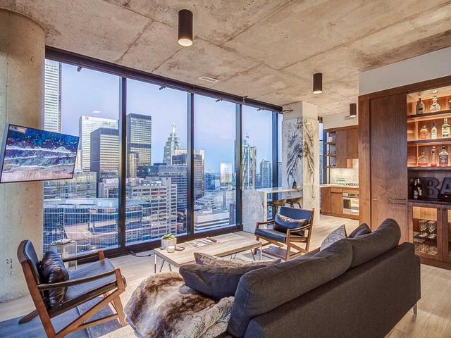 3802 - 224 King St W