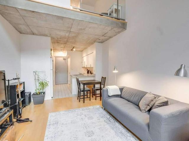 122 - 255 Richmond St E