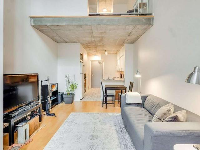 122 - 255 Richmond St E