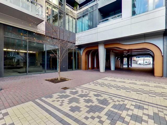 LPH-21 - 525 Adelaide St W