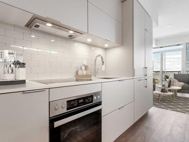 802 - 20 Richardson St