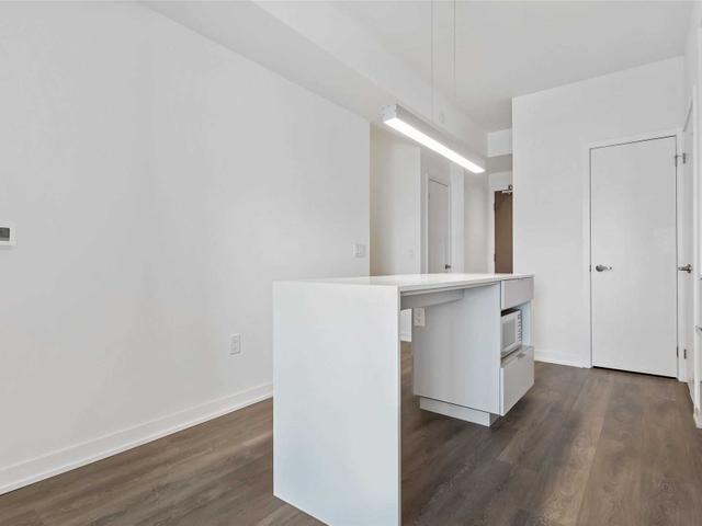 802 - 20 Richardson St