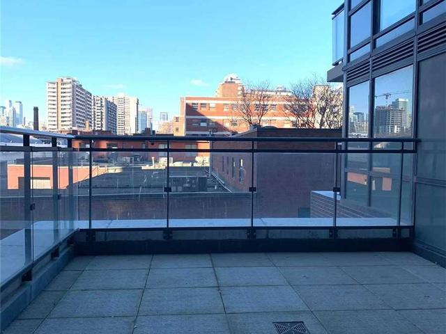 305 - 460 Adelaide St E