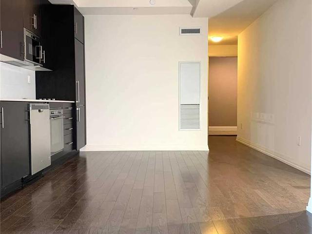 305 - 460 Adelaide St E