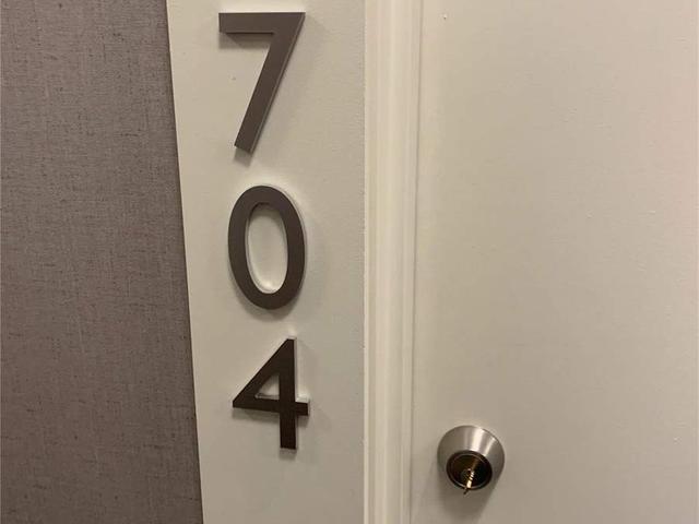 704 - 15 Grenville St