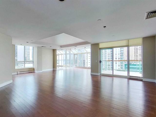 918 - 211 Queens Quay W