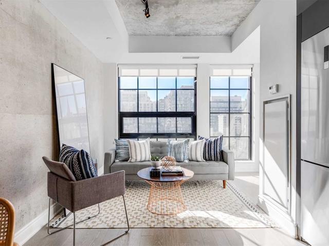 715 - 608 Richmond St W