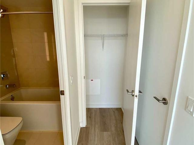 5001 - 1 Yorkville Ave