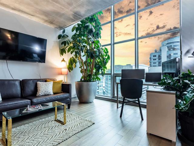 1316 - 36 Blue Jays Way